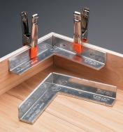 Clamping a drawer corner with an assembly brace and two spring clamps