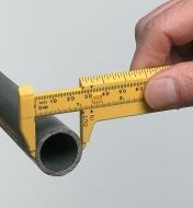 Measuring the outside of a pipe with the LongLife Pocket Caliper