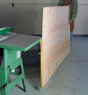 03K1815 - Table-Saw Panel Lifter