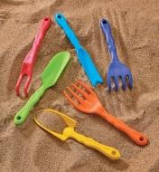Petits outils de jardinage à la plage