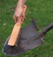 Cleaning a spade with the Toolshed Brush