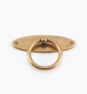 01X3095 - Poignée à anneau sur platine ovale, fini laiton antique, 95 mm x 62 mm
