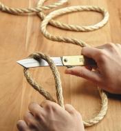 Using a Japanese Carpenter's Knife to cut rope