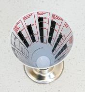 Top view of the inside of the Dry-Weight Measuring Cup, English