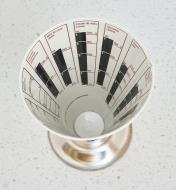 Top view of the inside of the Dry-Weight Measuring Cup, French