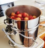 Mehu-Liisa Steamer/Juicer filled with whole apples