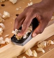 Using the Veritas Standard Block plane to plane a workpiece with one hand