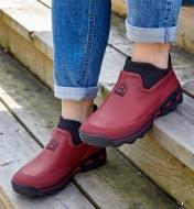 EL980 - Gardener’s Shoes, Red, Size 36 (North American Women’s Size 6)