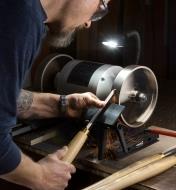 Using a CBN wheel on a low-speed grinder to sharpen a turning tool