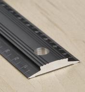 05N0524 - Veritas 600mm Aluminum Bench Rule