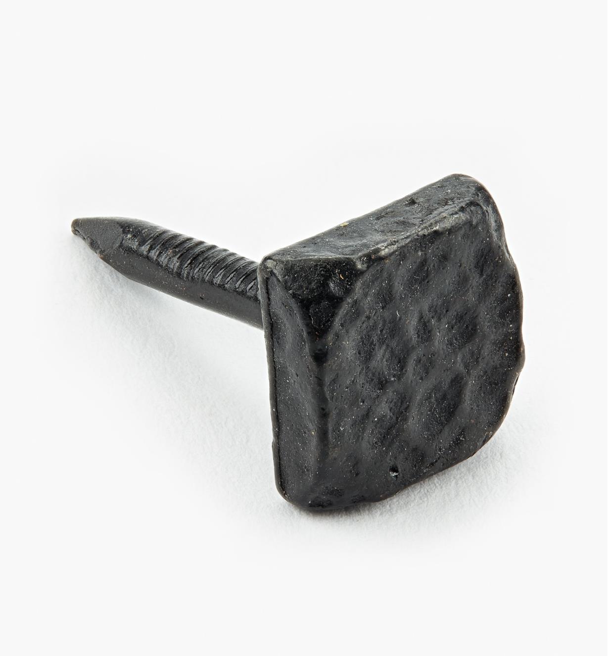00T0870 - Clou de tapissier martelé à tête carrée, fini noir, 1/2 po, l'unité