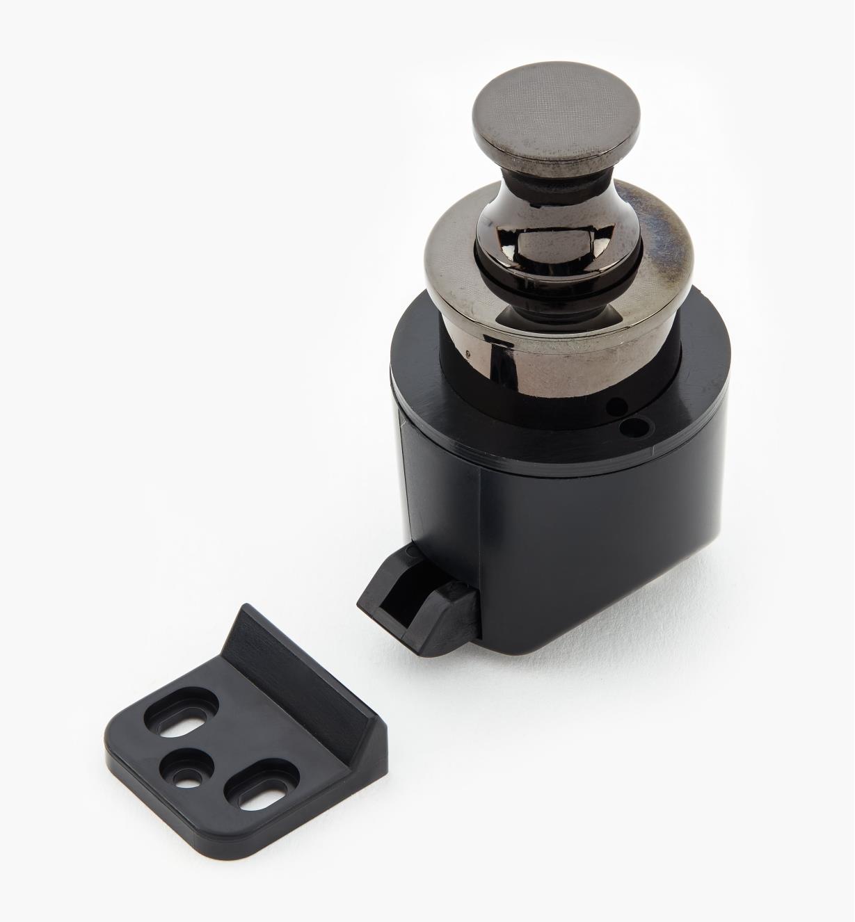 00S3123 - Loquet à bouton-pressoir, base noire, nickel noir