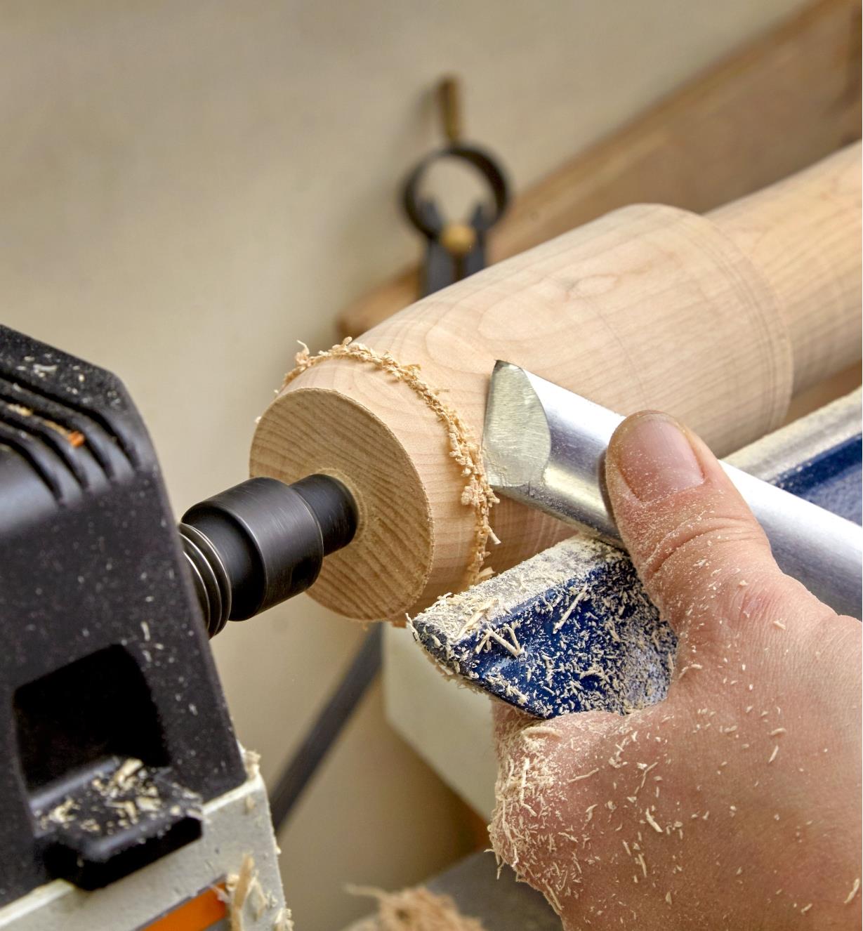 Turning a spindle part on a lathe using a Safe Driver