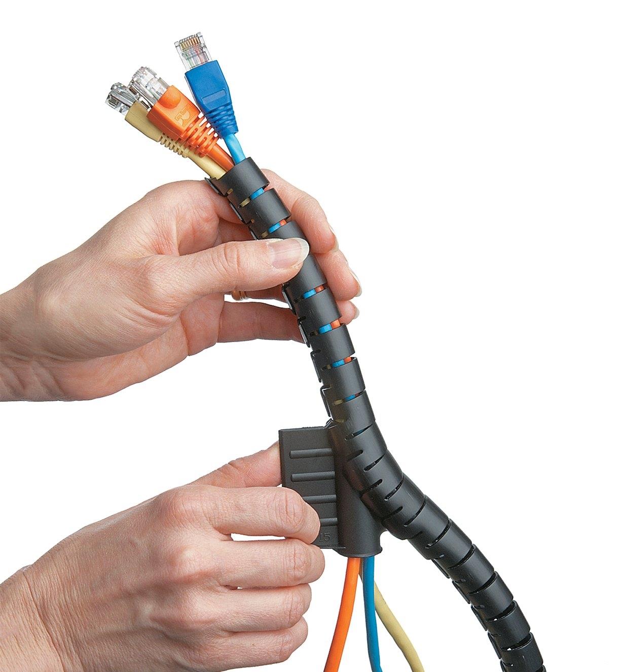03K7705 - Gaine pour câbles à glissière de 15 pi avec curseur