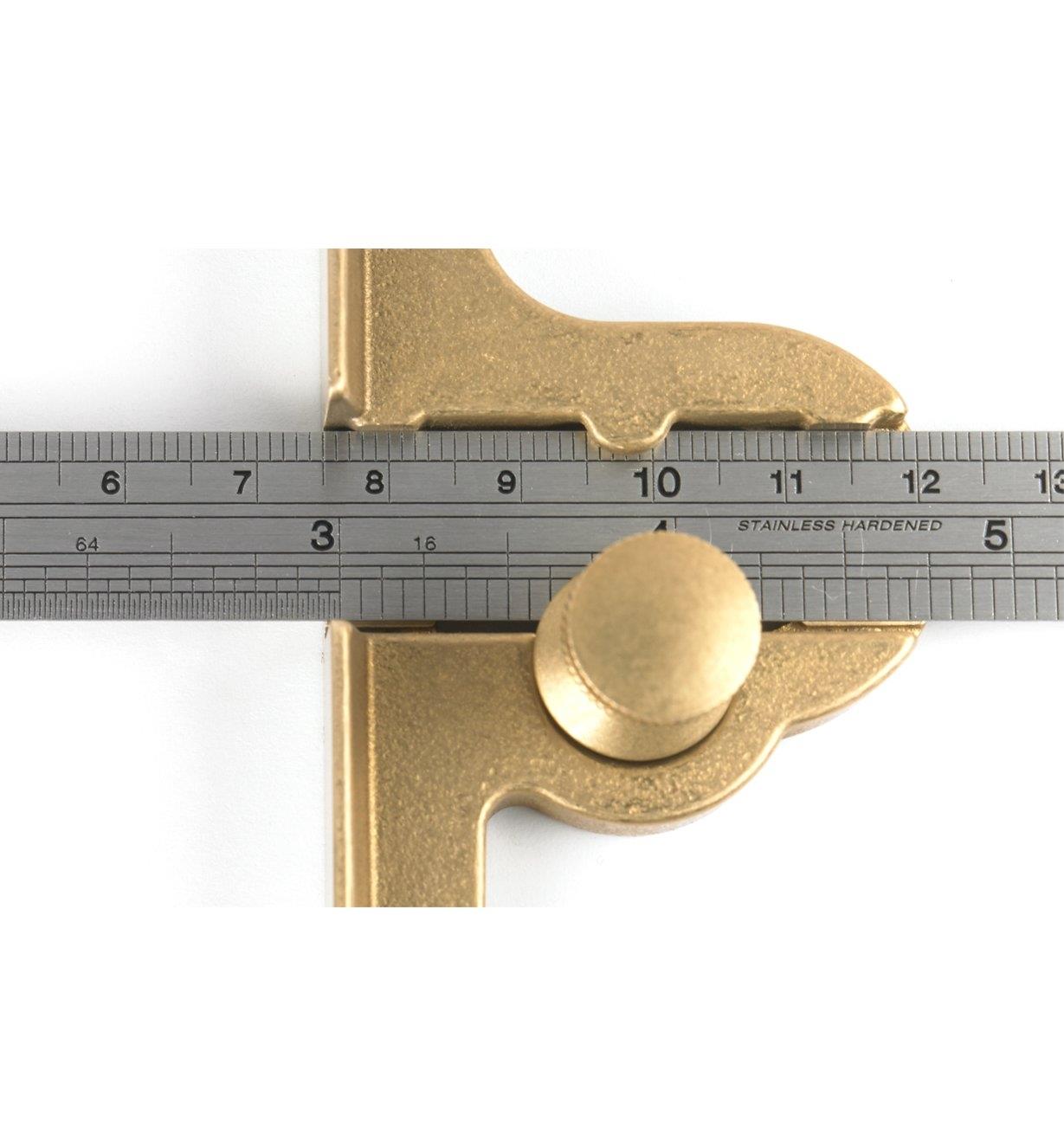 Close-up of brass clamping knob 