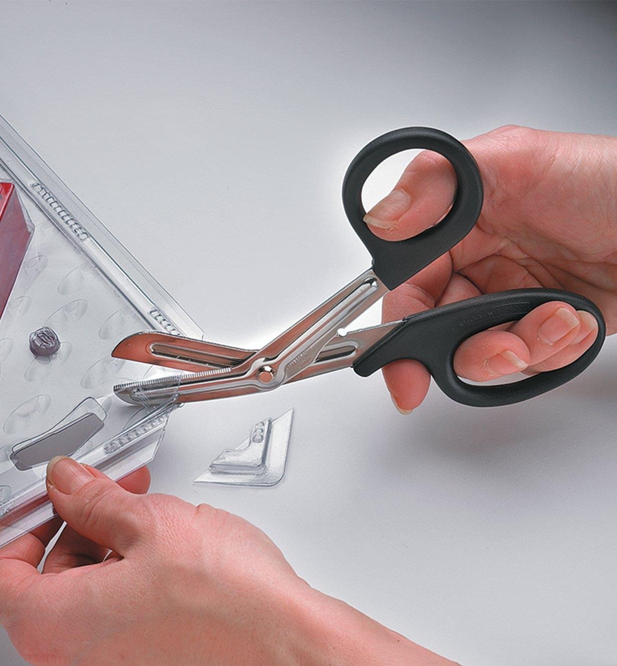Cutting through clamshell packaging with Clamshell Scissors