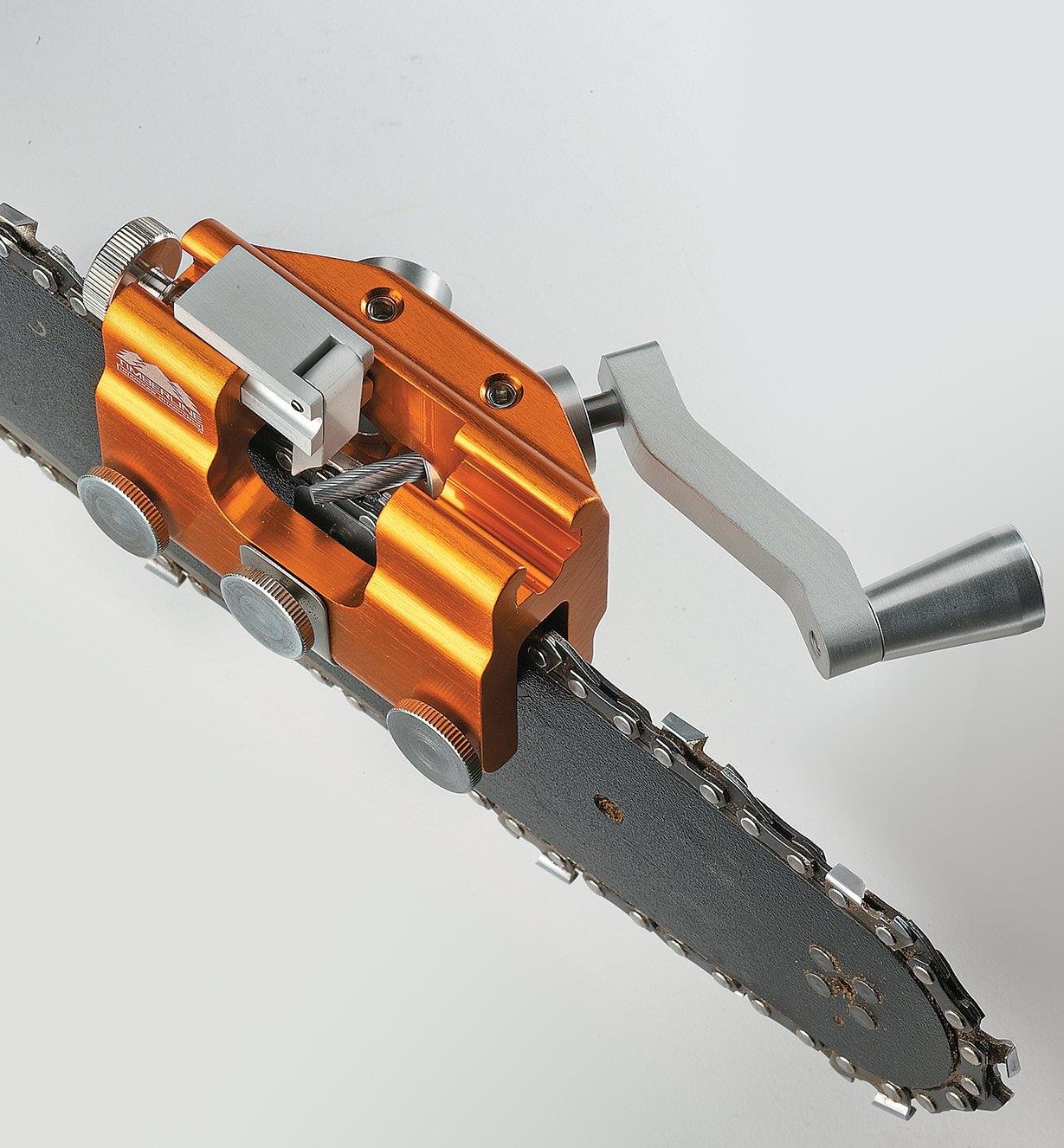 Chainsaw Chain Sharpener jig Hand-Crank Chain-Saw Sharpener Chainsaw jig Sharpening for All Kinds of Chain Saws and Electric Saws.