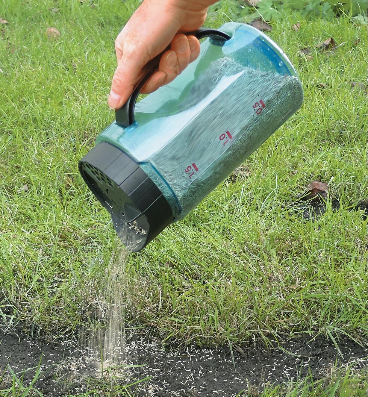 Dispensing fertilizer from the Hand-Held Shaker