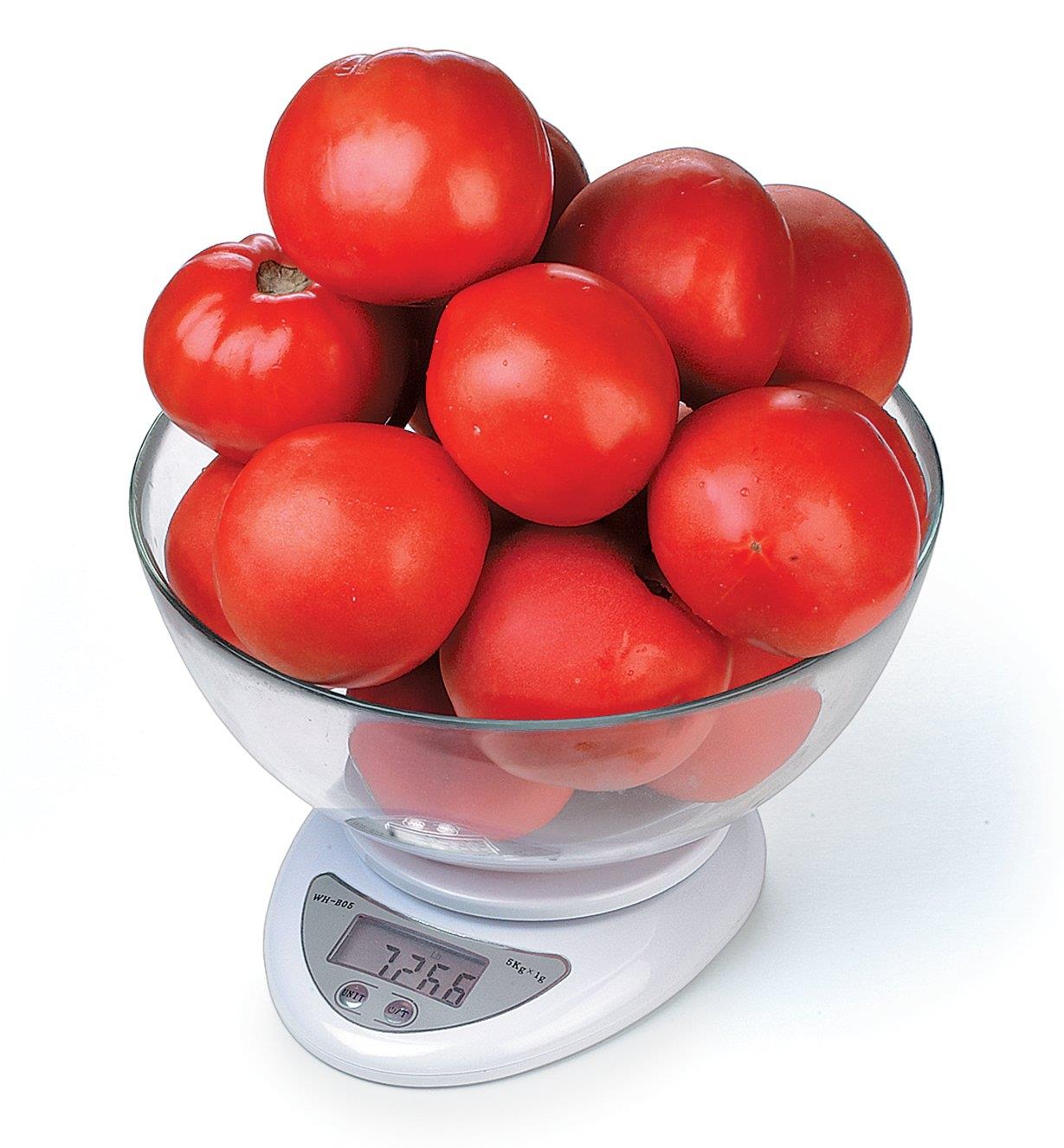 Bol de tomates déposé sur une minibalance de cuisine numérique