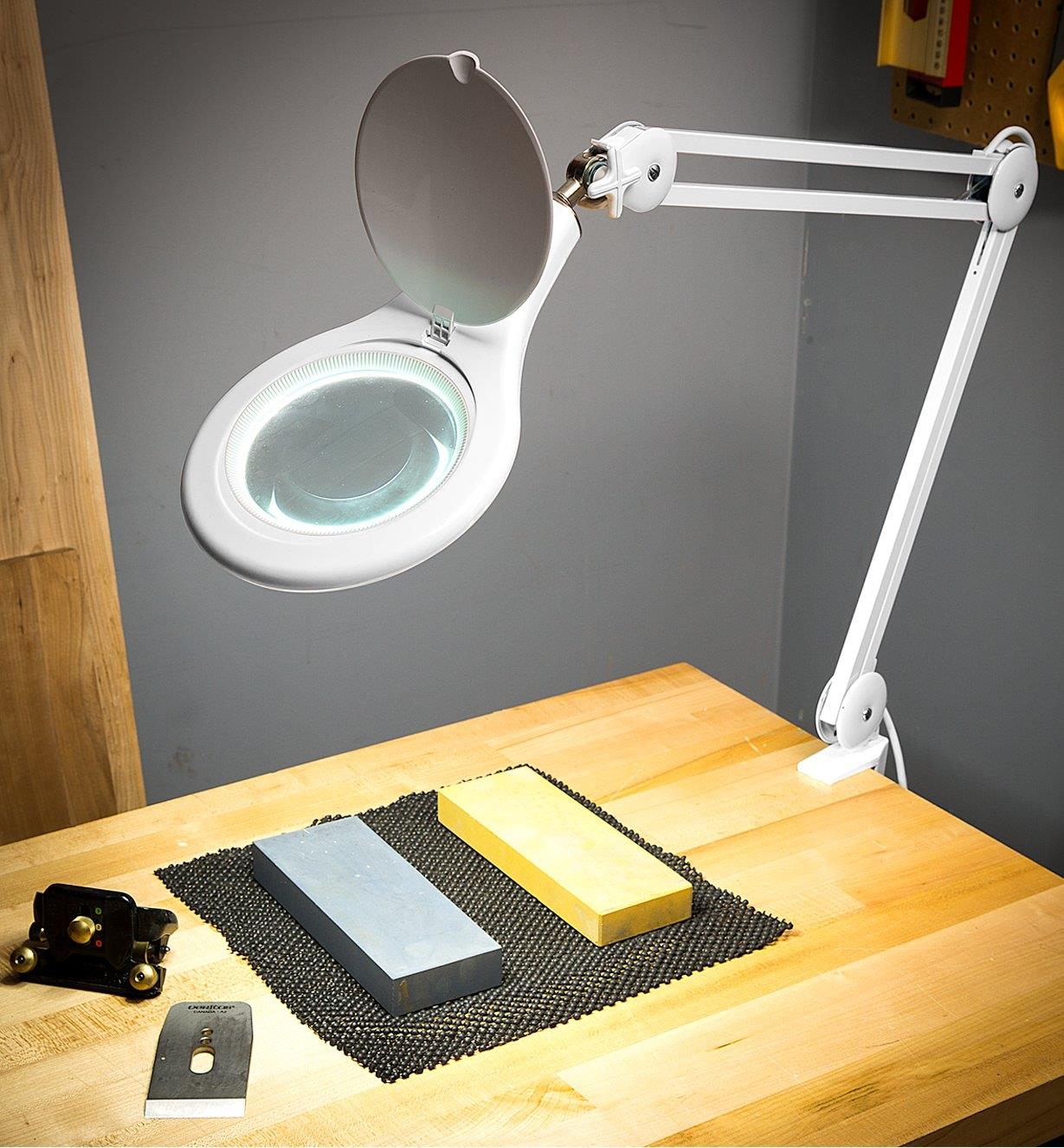 LED Magnifying Bench Lamp - Lee Valley Tools