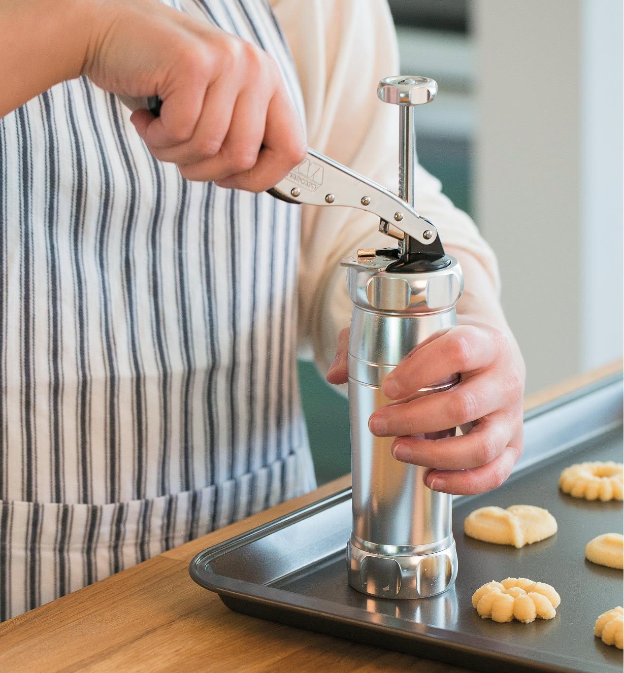 Pressing cookies into a baking tray using the Marcato cookie press