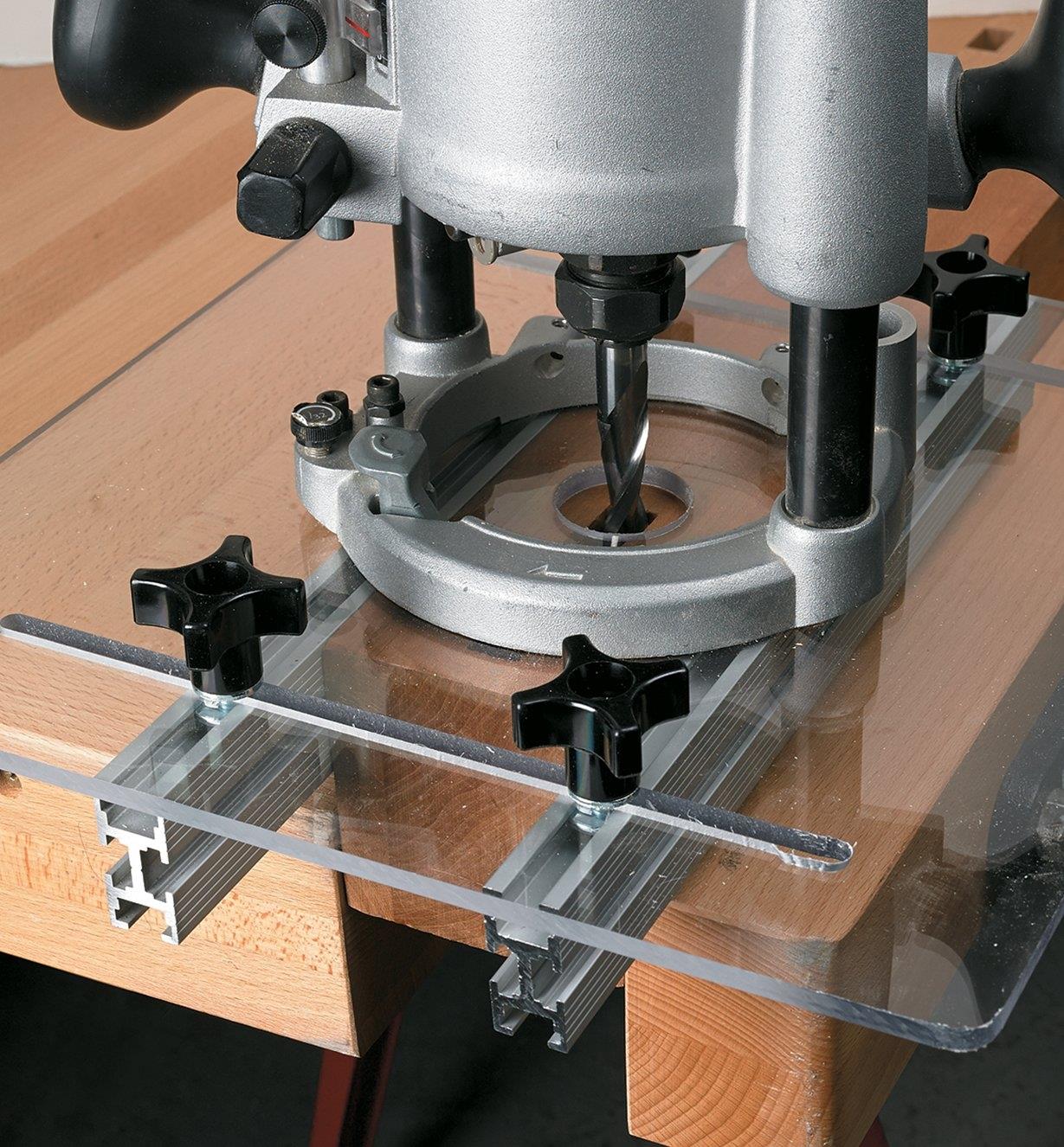 Router base plate/mortising jig made with a polycarbonate sheet