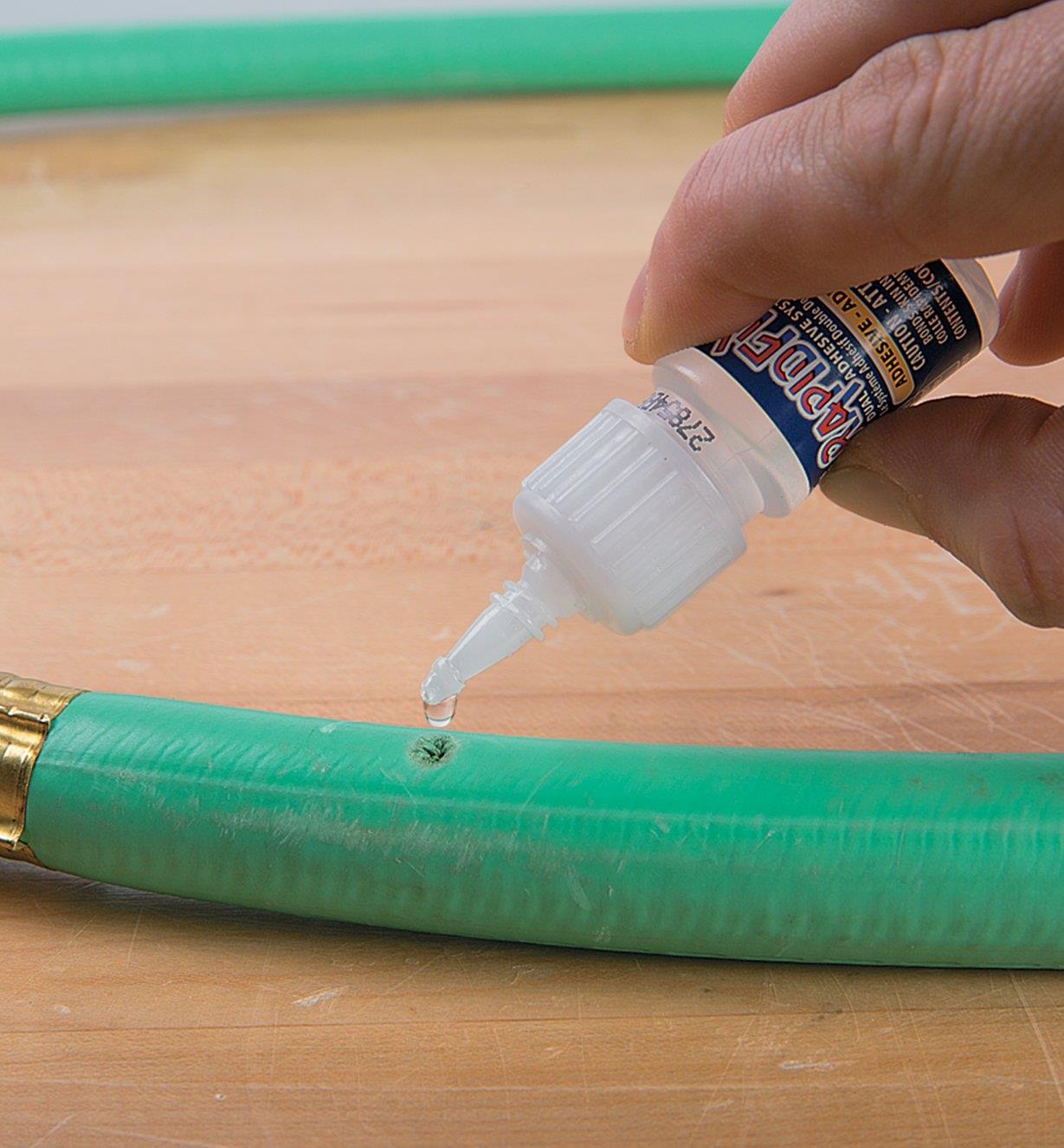 Applying glue to a hole in a hose