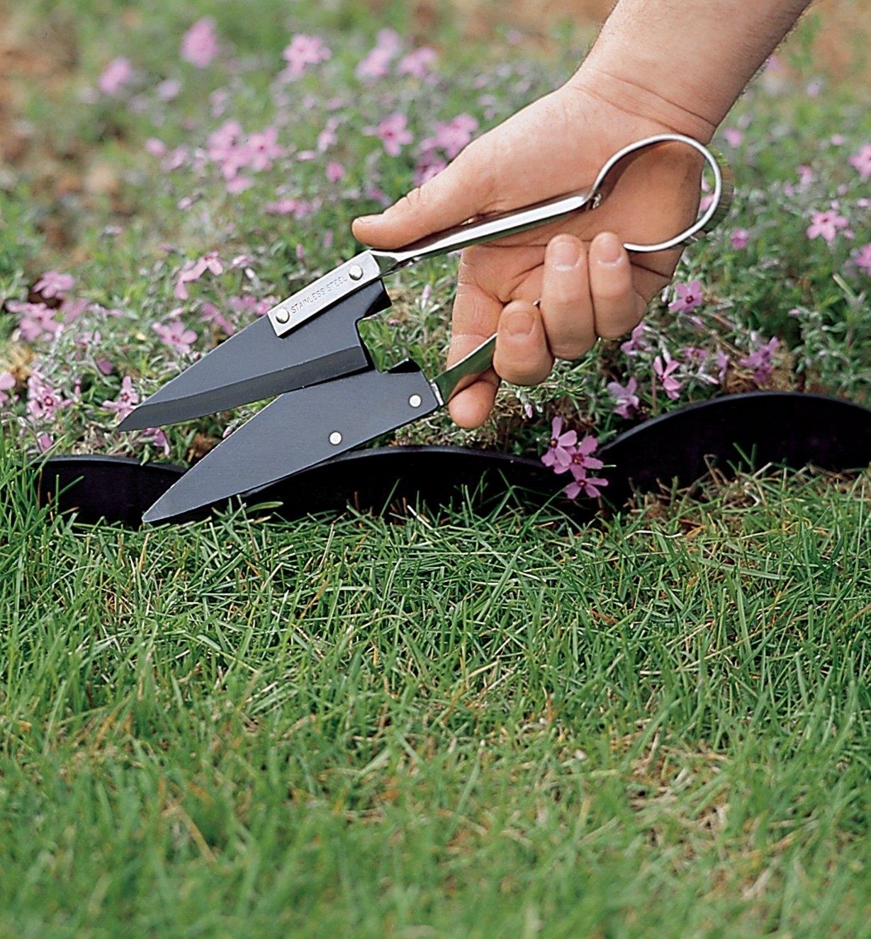 EC530 - Old-Fashioned Grass Clippers