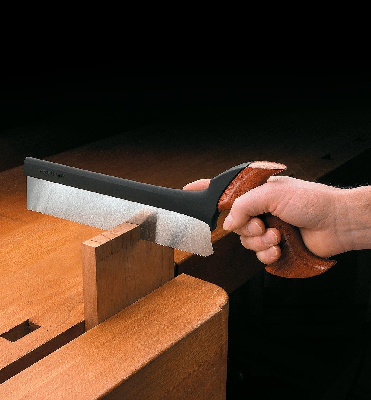 Cutting into a board with a Veritas Standard Dovetail Saw