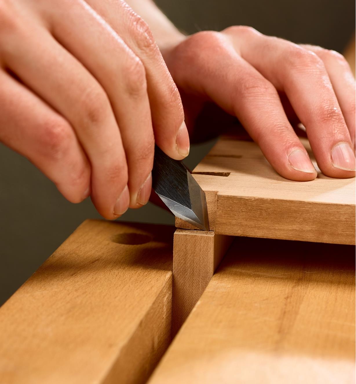 Scribing dovetails using the Japanese spear-point marking knife