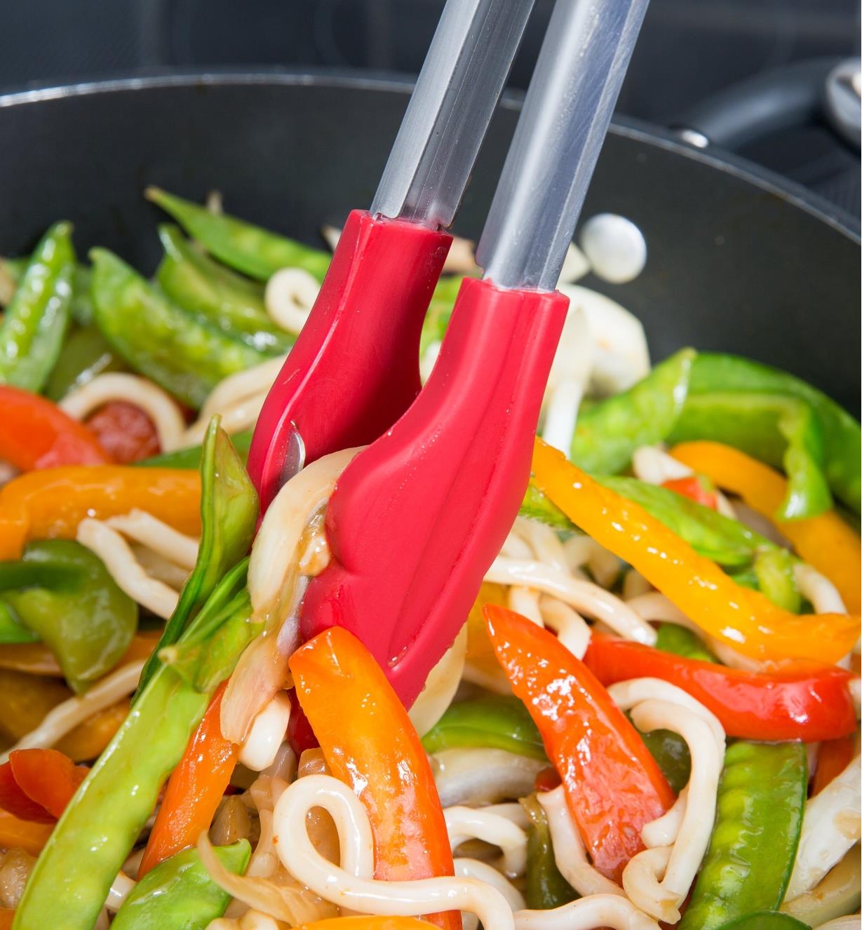 Using Silicone Tongs with Teeth to pick up stir fry from a pan