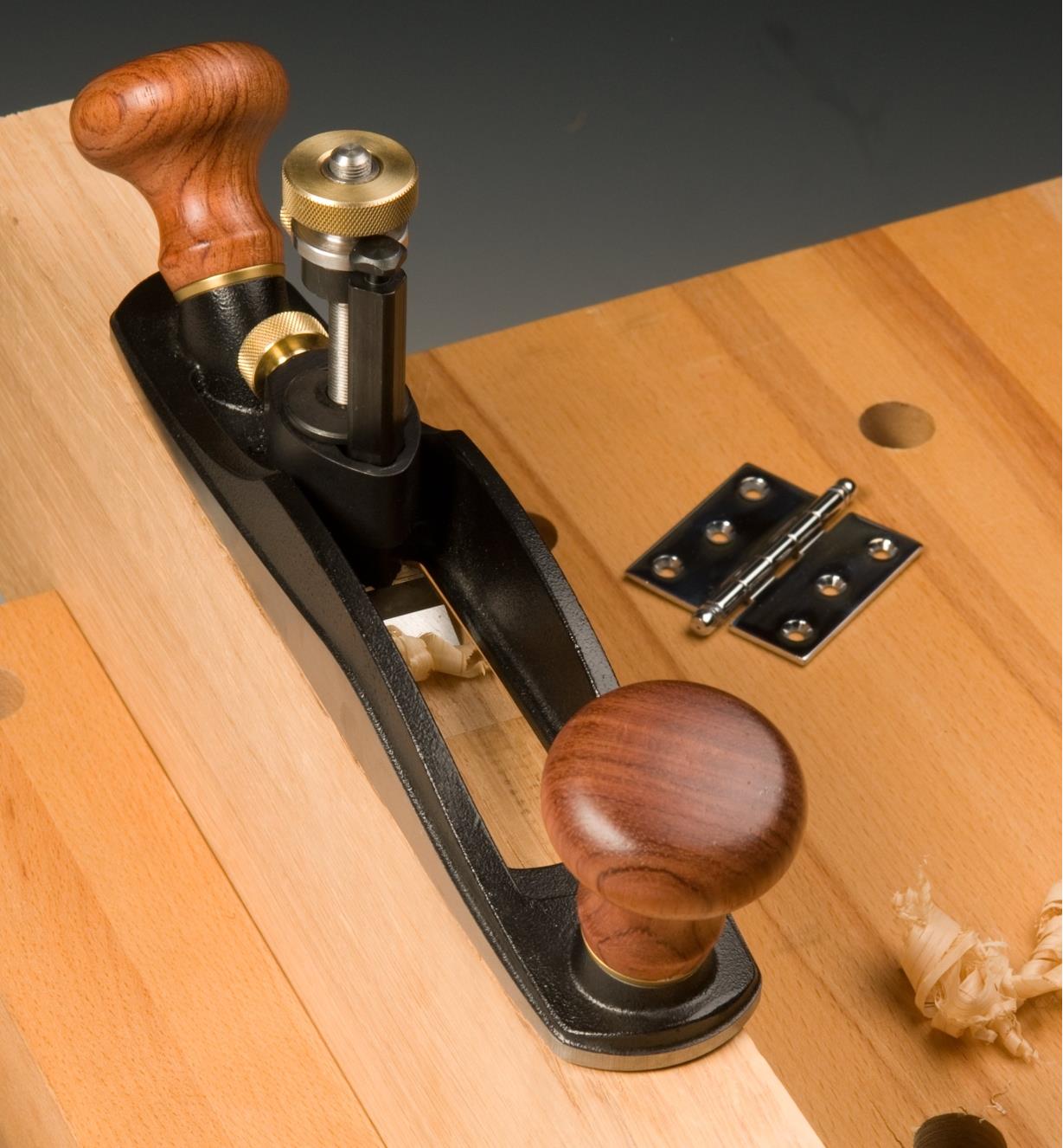 Routing a hinge mortise in a door with a Hinge Mortise Plane