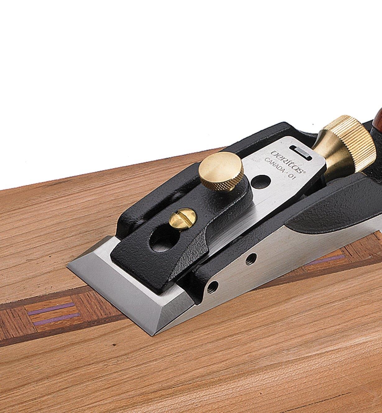 Trimming inlay with the Veritas Cabinetmaker's Trimming Plane