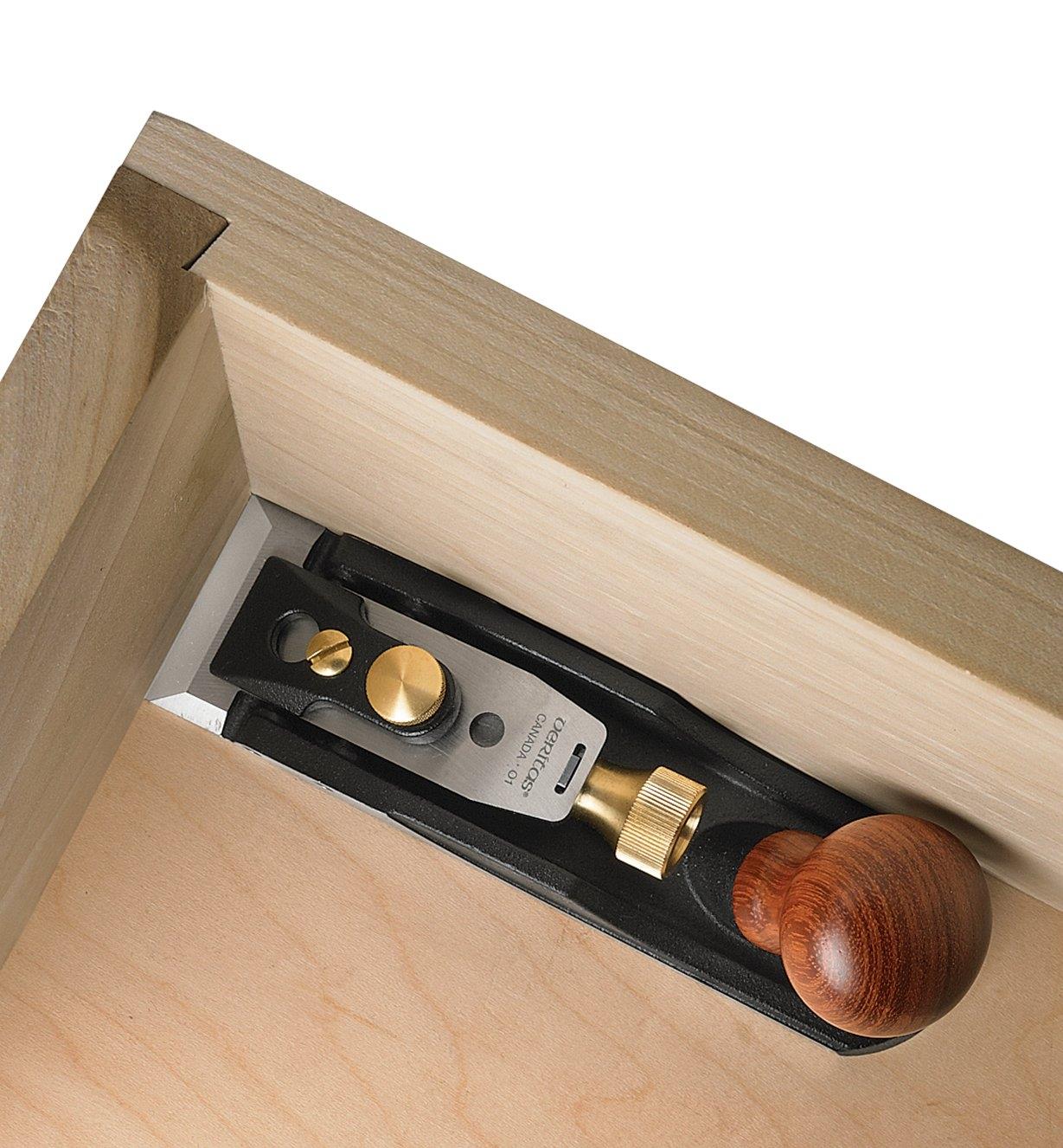 Using the Veritas Cabinetmaker's Trimming Plane in the corner of a drawer