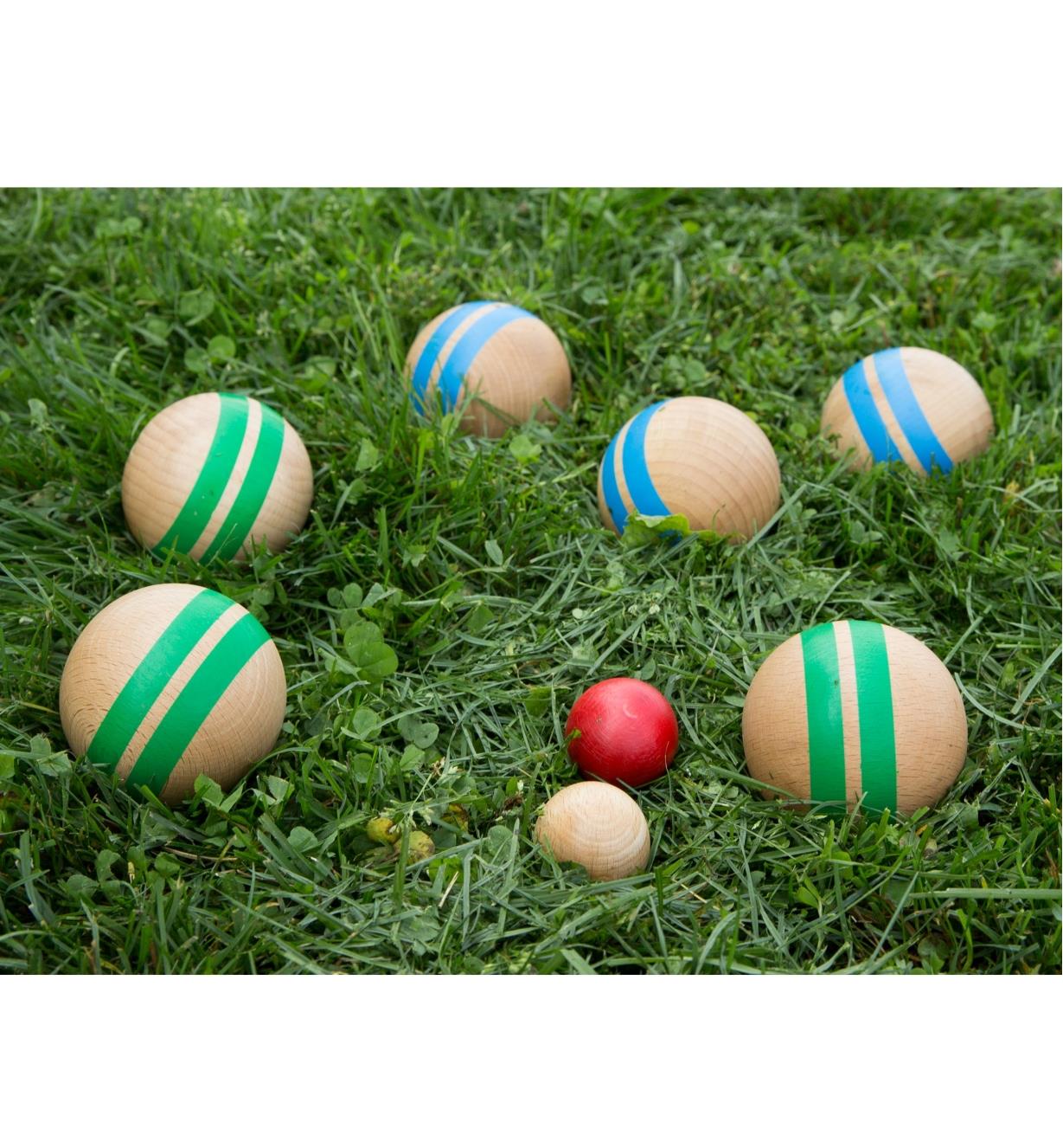 Pétanque balls sitting on grass
