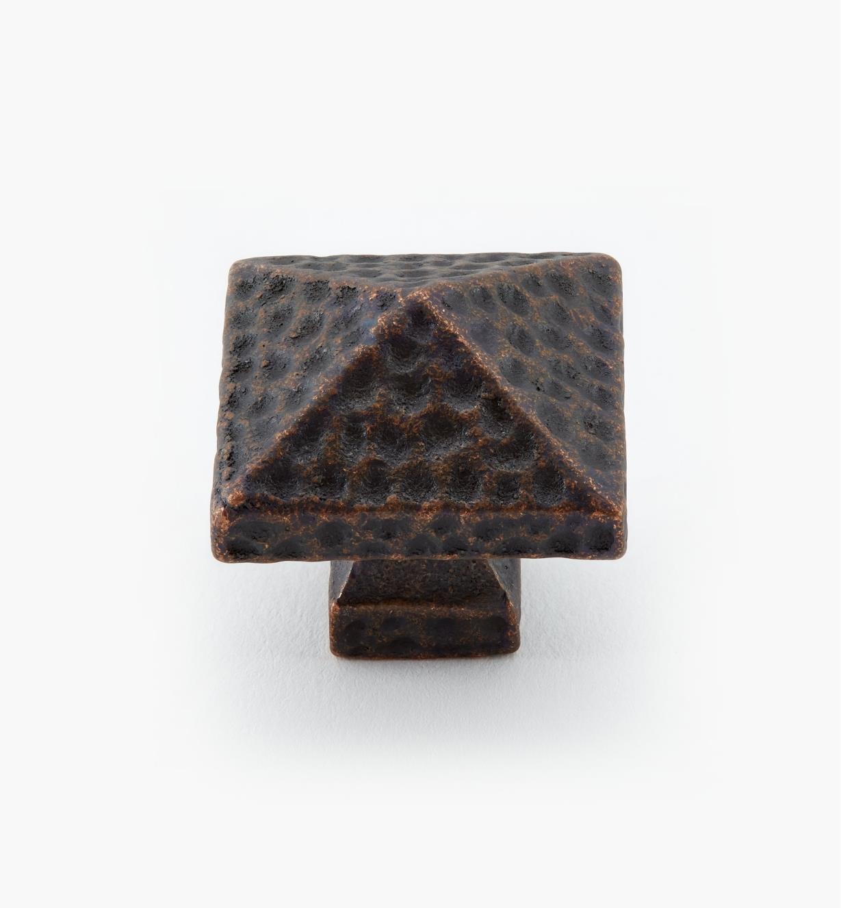 01H0310 - Bouton carré de 1 1/4 po, bronze antique