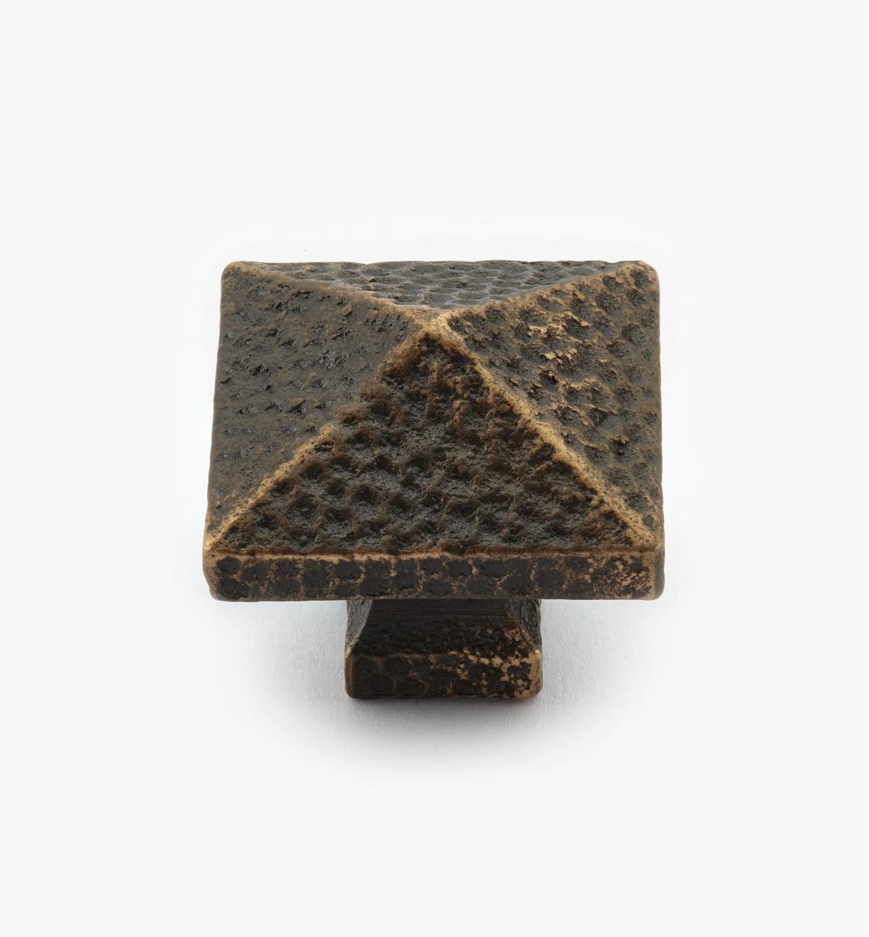 02G0220 - Bouton carré en bronze coulé de 1 1/4 po x 1 1/8 po, bronze antique