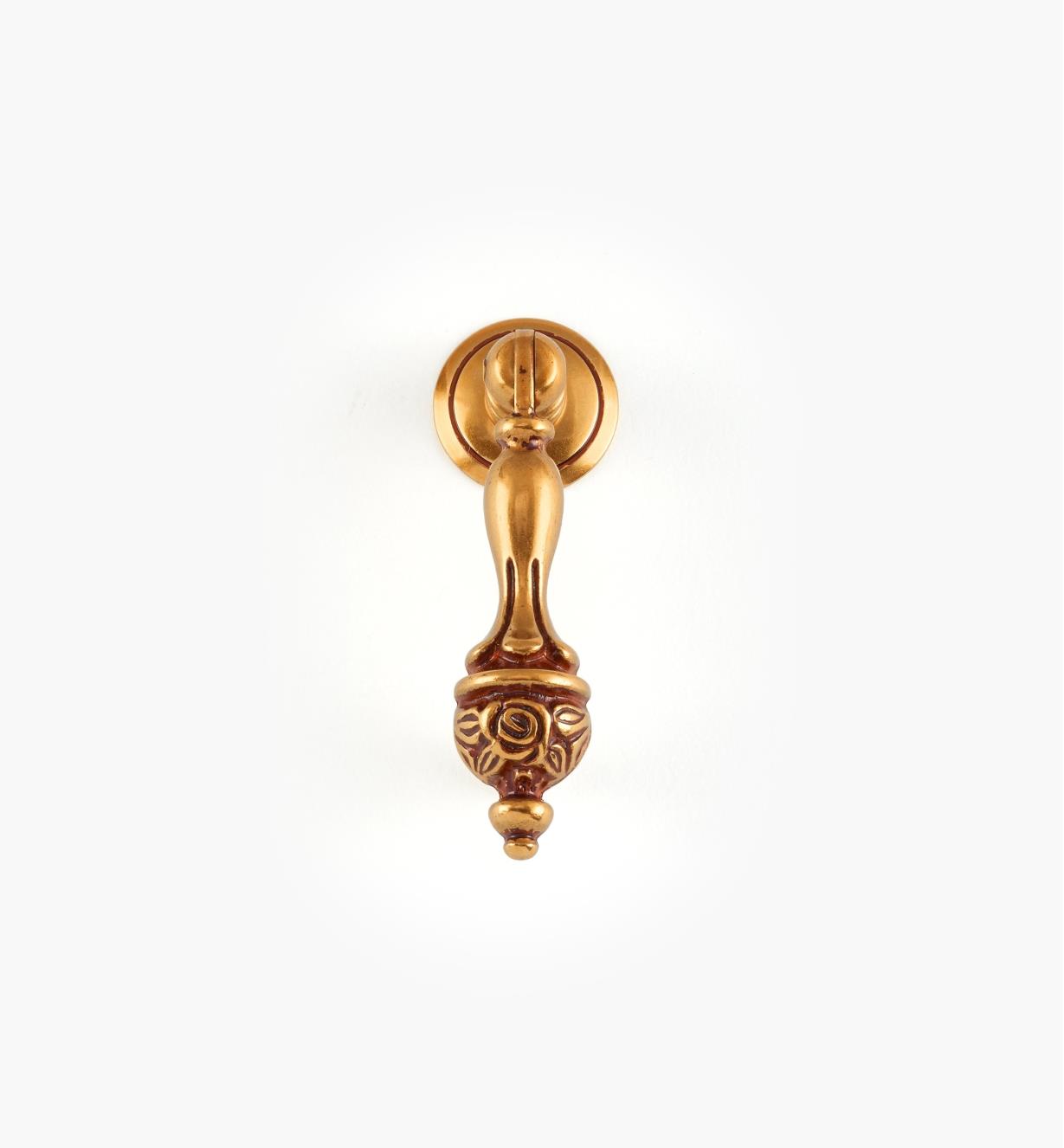 01X3207 - Poignée pendante sur rosace de 62 mm, série Bronze patiné