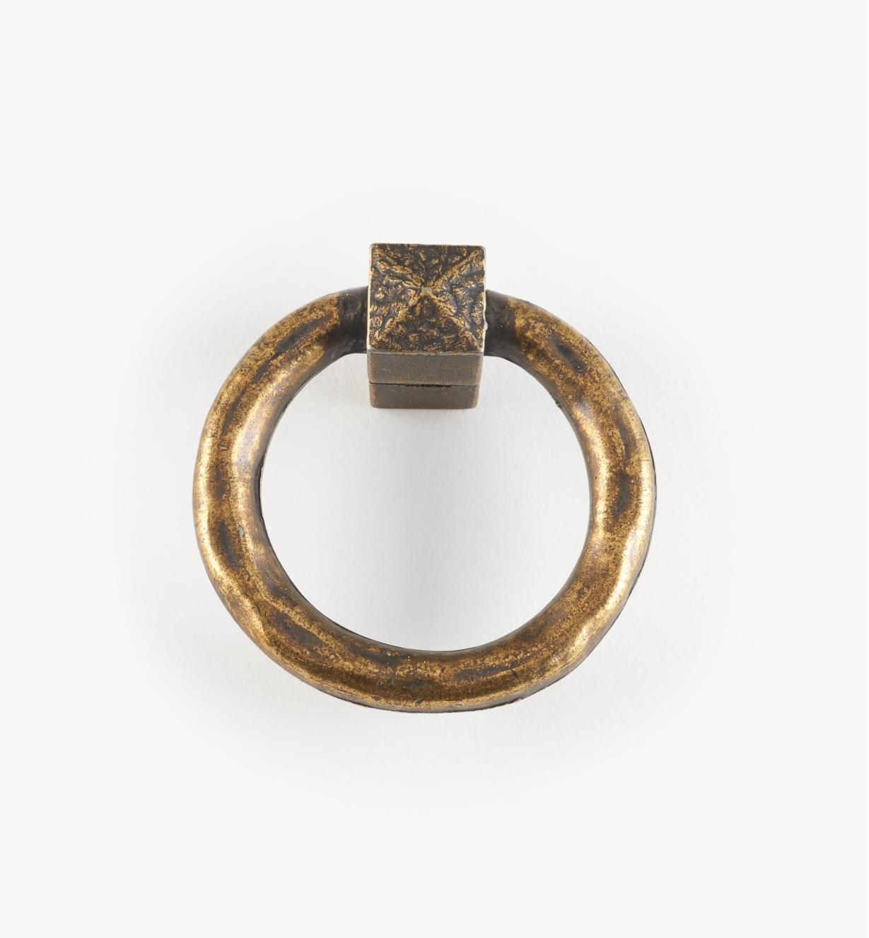 01G6040 - Poignée à anneau de 1 3/4 po, série Forgeron, laiton antique