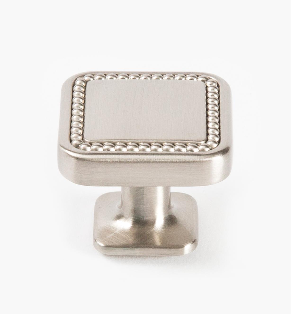 02A1640 - Bouton carré Carolyne, 32 mm (1 1/4 po), nickel satiné, l'unité