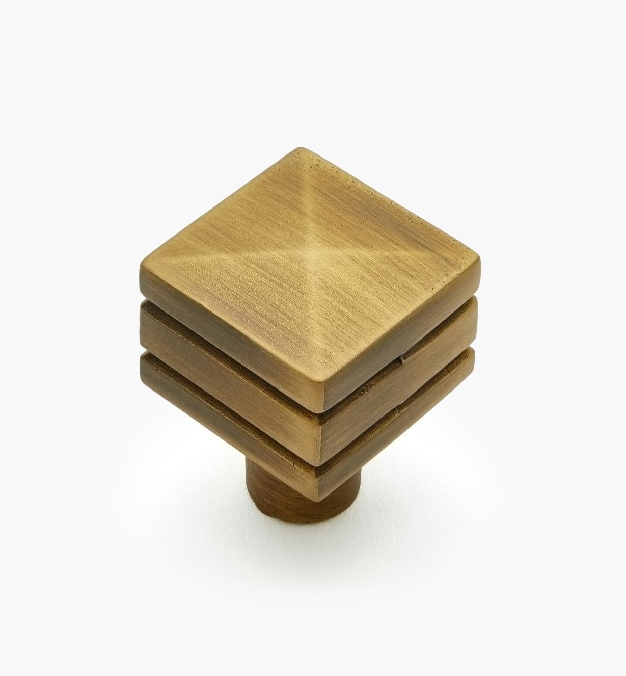 02W4021 - Bouton carré de 7/8 po x 1 1/4 po, série Cube, fini laiton antique