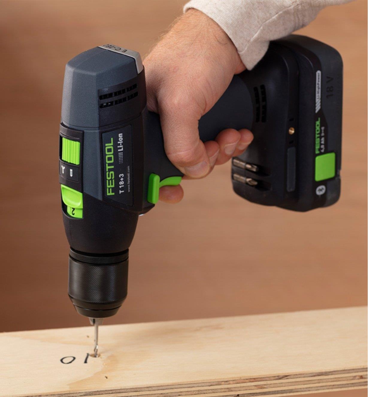 Drilling a hole into a piece of wood using the Festool T18+3 Easy cordless drill equipped with the 4.0 Ah battery
