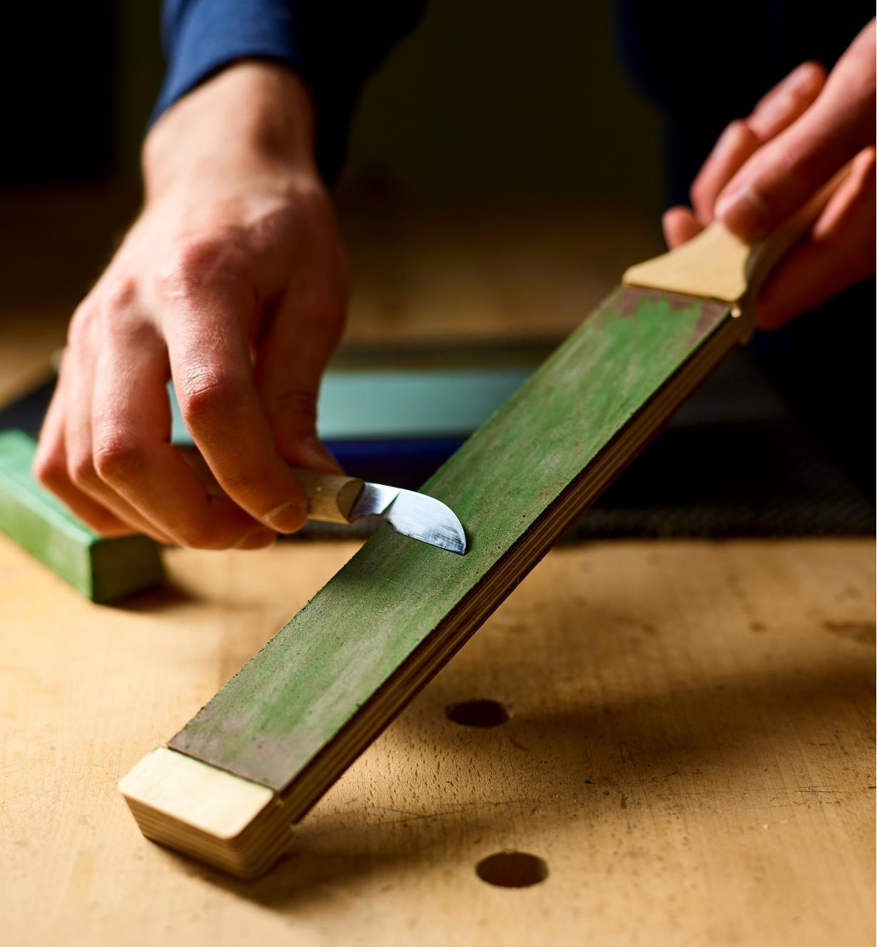 Stroping the edge of a chip carving knife on the Veritas Double-Sided Hand Strop charged with Veritas Honing Compound