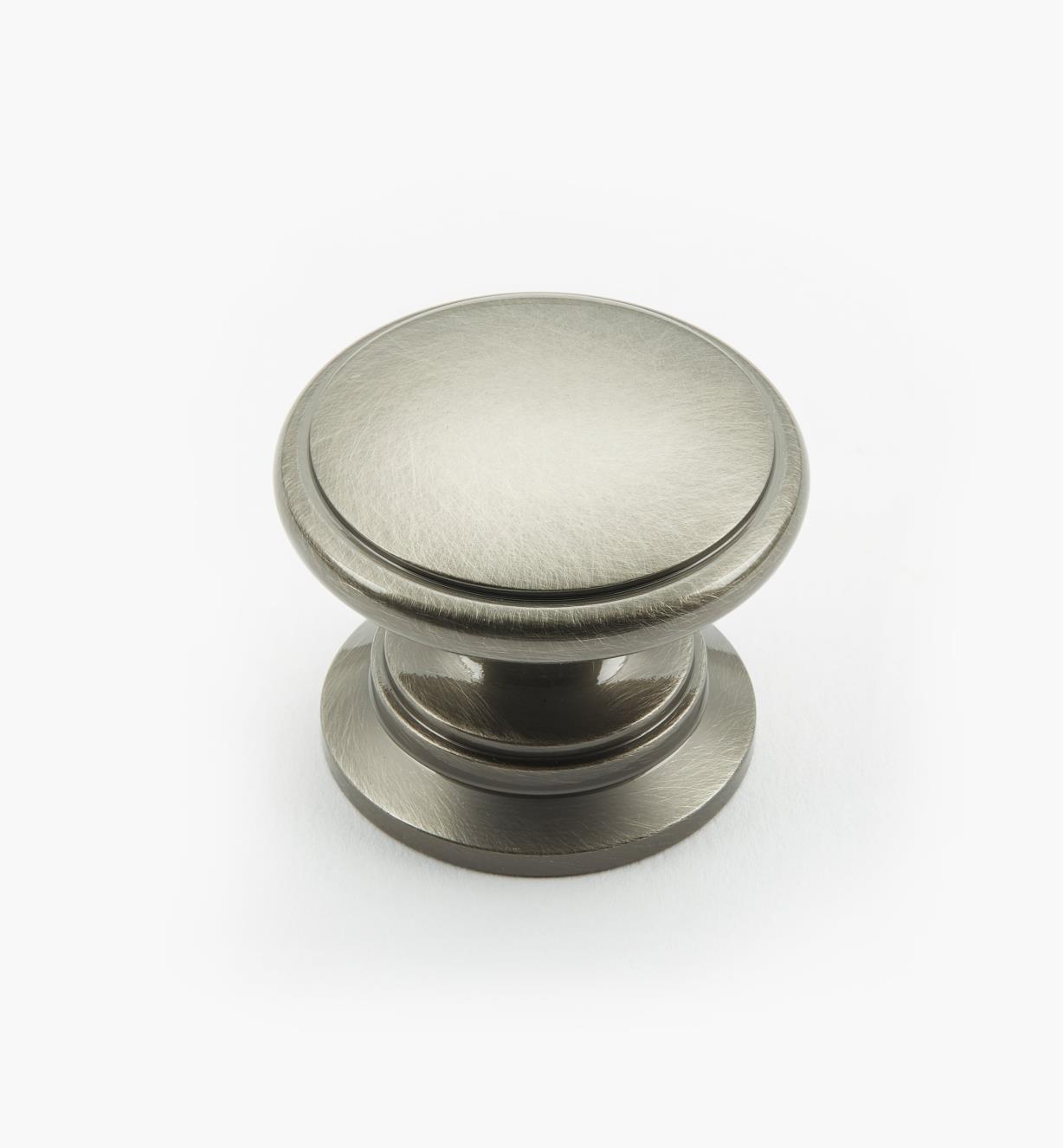 02W3042 - Bouton rond de 1 1/4 po x 1 po,série Nickel antique, laiton