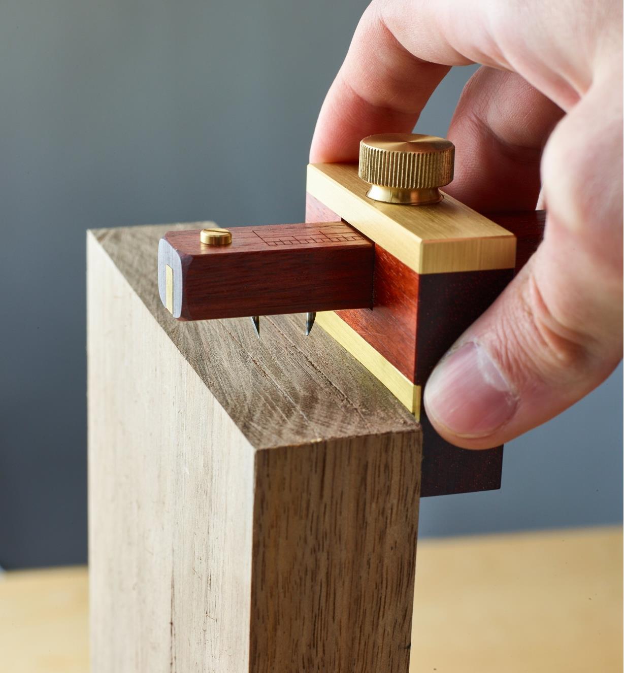 Marking the end of a board with the Mortise Deluxe Marking Gauge