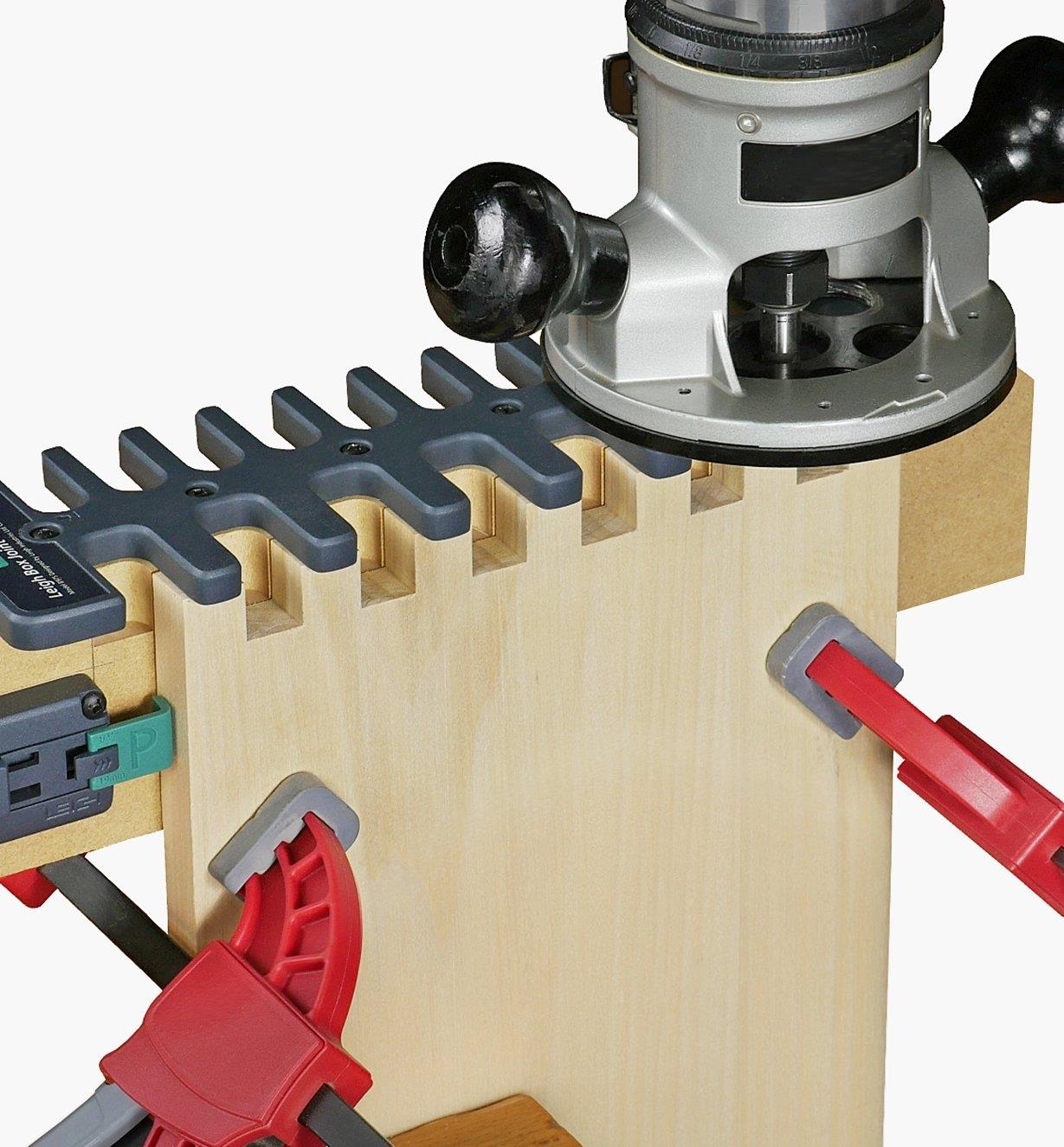 Freehand routing box joints using the Leigh jig