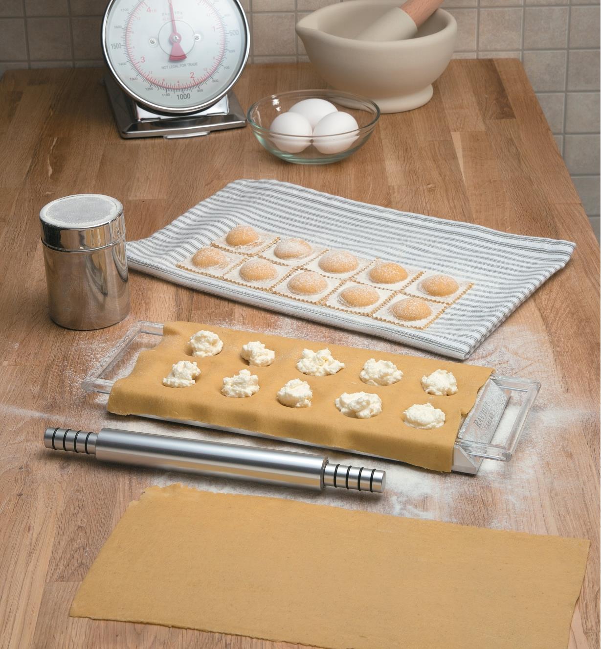 Marcato Ravioli Tablet with one layer of pasta and filling