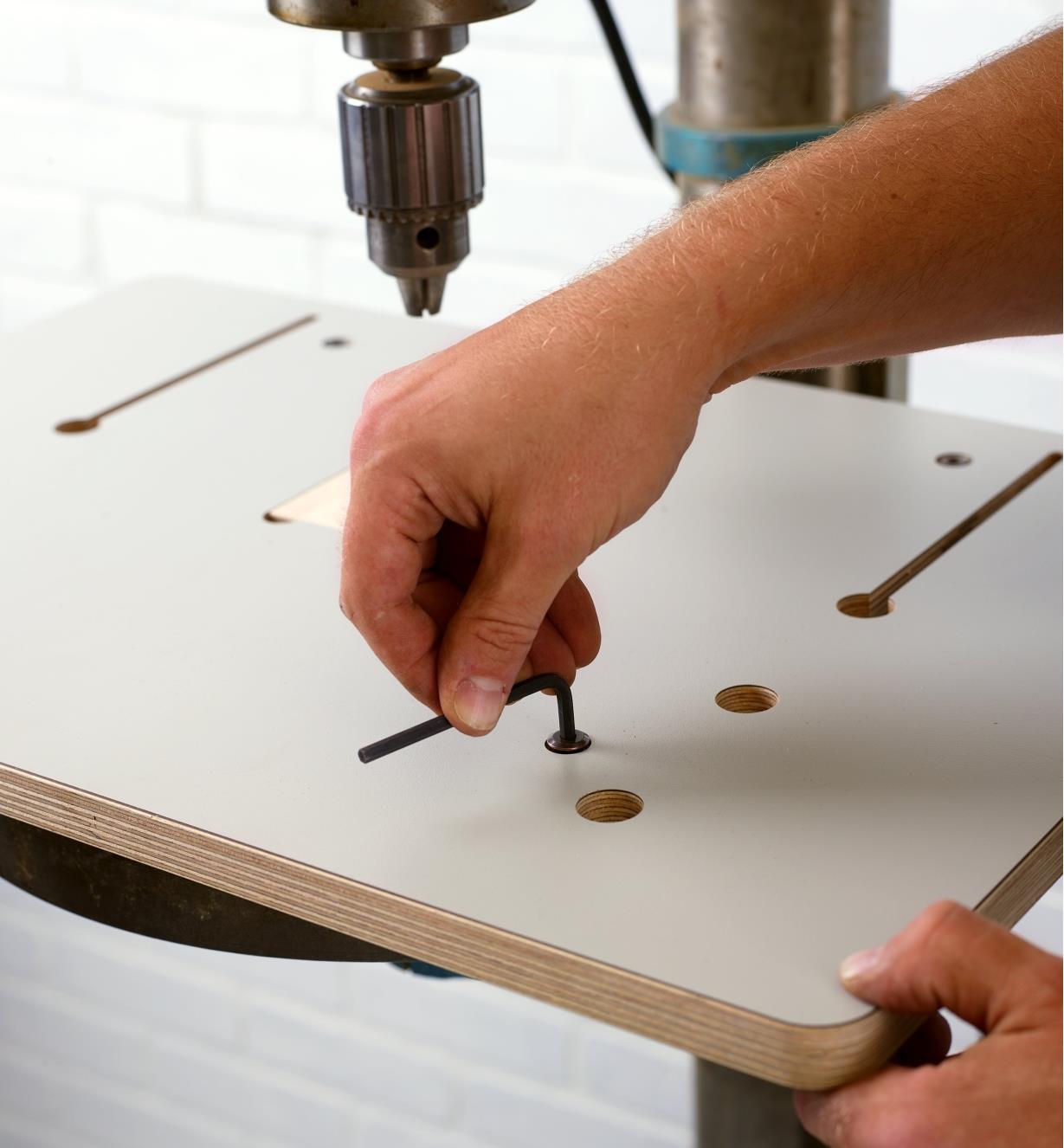Securing the table top to the mounting plate