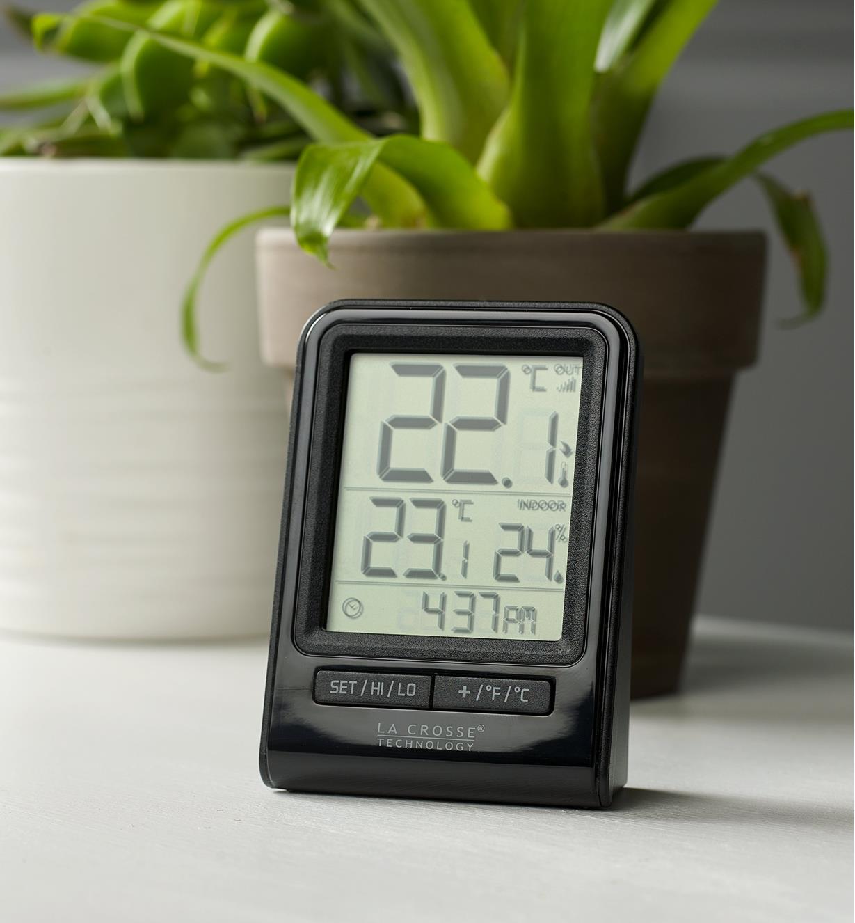 The compact wireless thermometer display shows temperatures, relative humidity and time of day