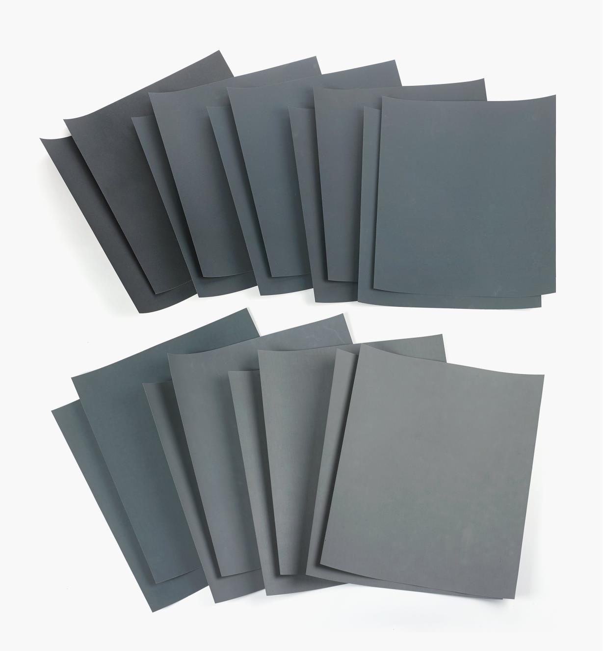 08K0195 - Assortiment de 18 papiers abrasifs pour ponçage à sec ou humide (grains 320 à 2500)